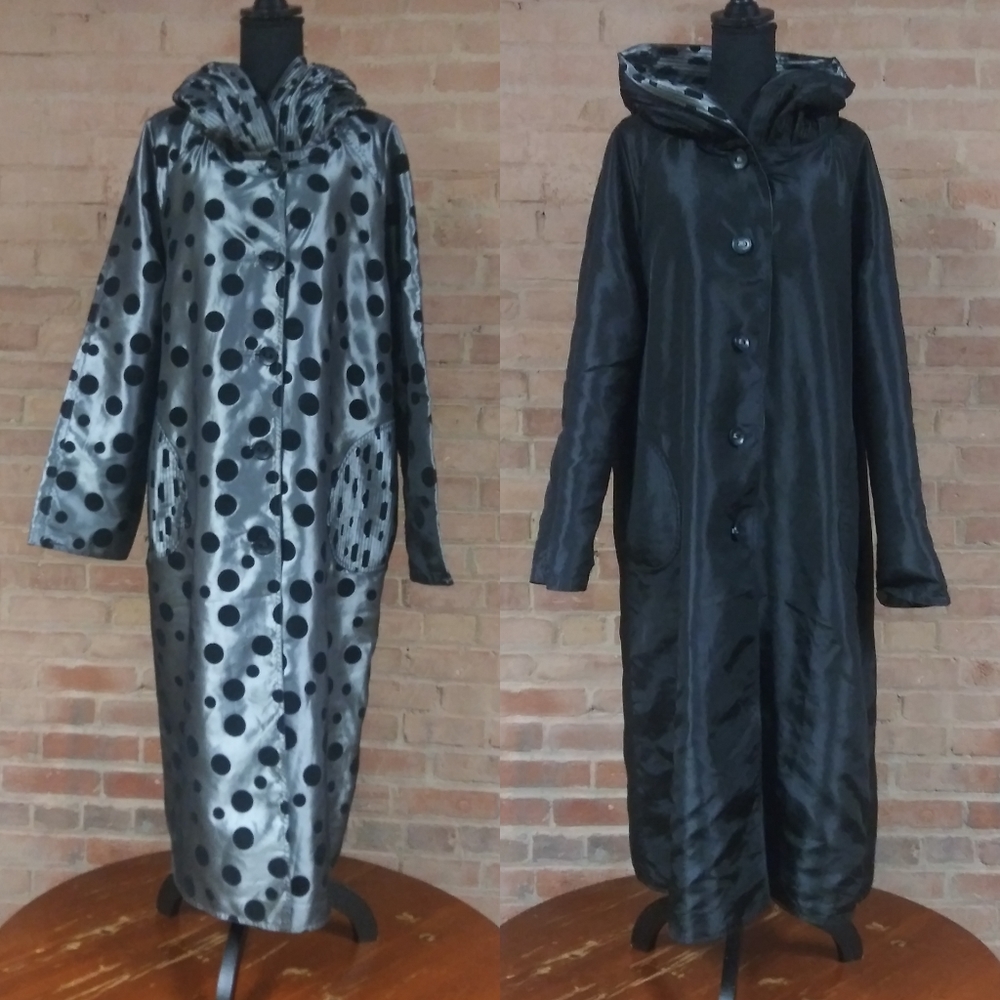 UBU | PRICE DROP🎈 Parisian Polkadot Reversible Rain Coat